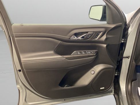 Used 2023 GMC Acadia SLT w/ Elevation Edition AWD/4WD image 27