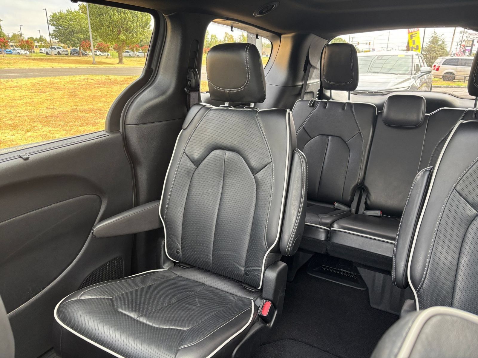 Used 2025 Chrysler Pacifica Limited FWD image 44
