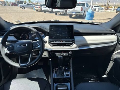 Used 2025 Jeep Compass Limited AWD/4WD image 12