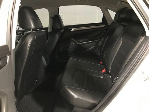 Used 2018 Volkswagen Passat 2.0T R-Line image 17