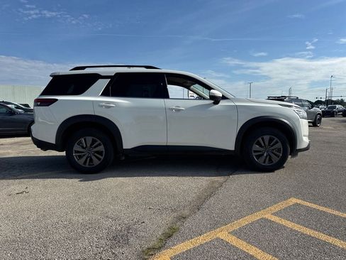 Used 2024 Nissan Pathfinder SV FWD image 7
