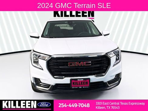 Used 2024 GMC Terrain SLE image 2
