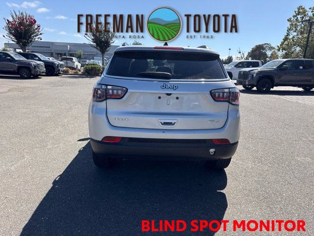 Used 2024 Jeep Compass Latitude AWD/4WD image 6