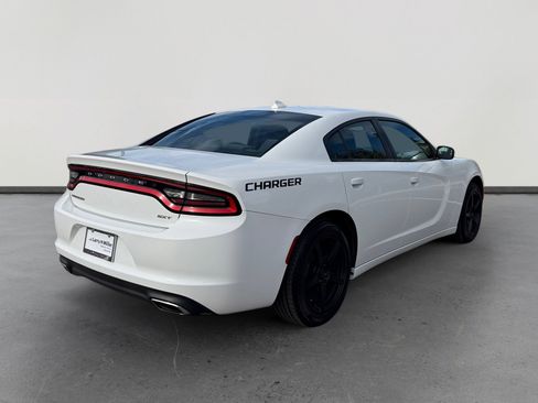 Used 2016 Dodge Charger SXT image 5