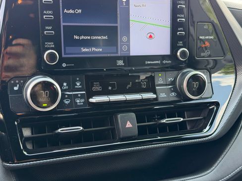 Used 2021 Toyota Highlander XSE AWD/4WD image 21