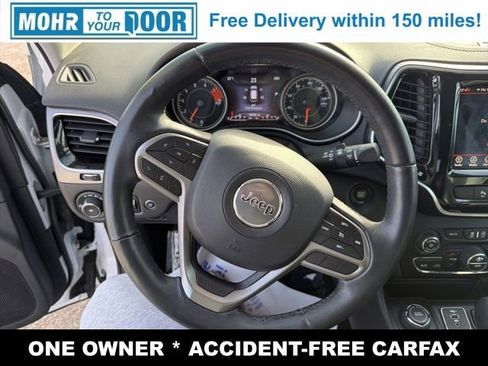 Used 2019 Jeep Cherokee Limited image 18