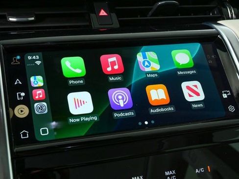 Used 2023 Land Rover Discovery Sport SE image 5