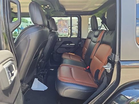 Used 2019 Jeep Wrangler Unlimited Sahara AWD/4WD image 9
