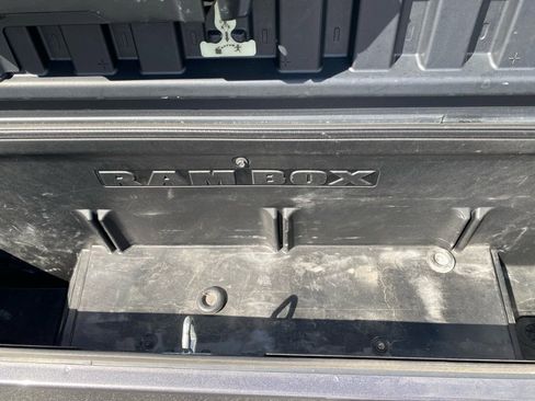 Used 2017 RAM 1500 Classic SLT RWD image 17
