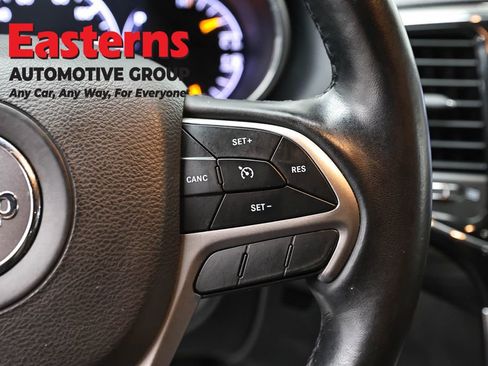 Used 2022 Jeep Grand Cherokee Laredo E w/ Security & Convenience Group image 16