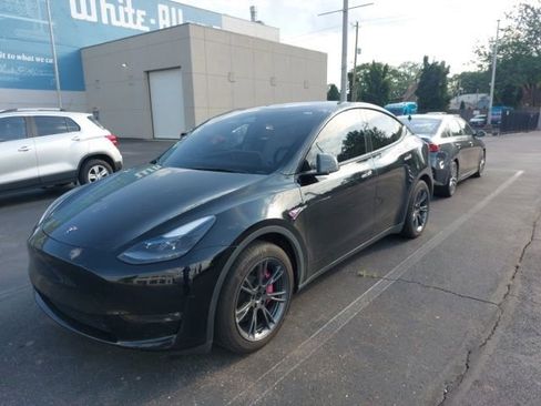 Used 2024 Tesla Model Y Long Range AWD/4WD image 4