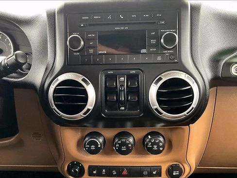 Used 2011 Jeep Wrangler Unlimited Sahara w/ Connectivity Group image 28