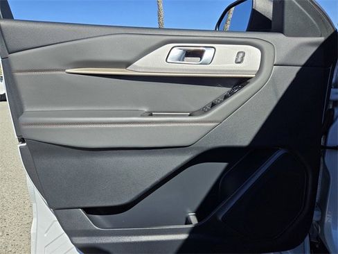Certified 2025 Ford Explorer Active w/ Active Comfort Package image 20
