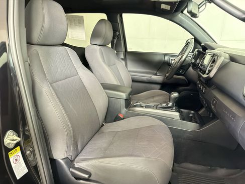 Used 2017 Toyota Tacoma TRD Off-Road image 31