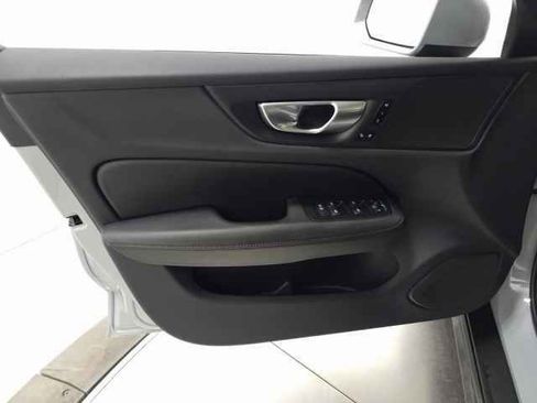 Used 2025 Volvo V60 B5 Cross Country Plus image 15