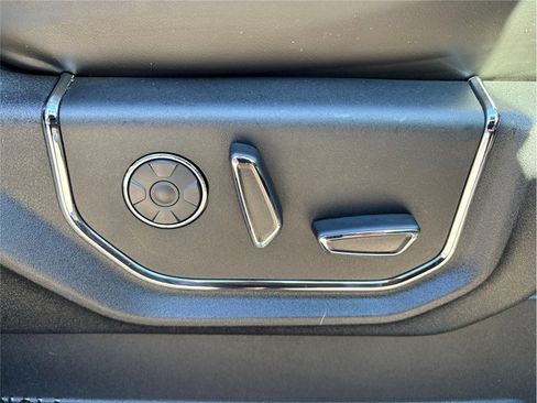 Used 2017 Ford F150 Platinum w/ Equipment Group 701A Luxury image 46