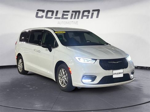 Used 2024 Chrysler Pacifica Touring-L image 7