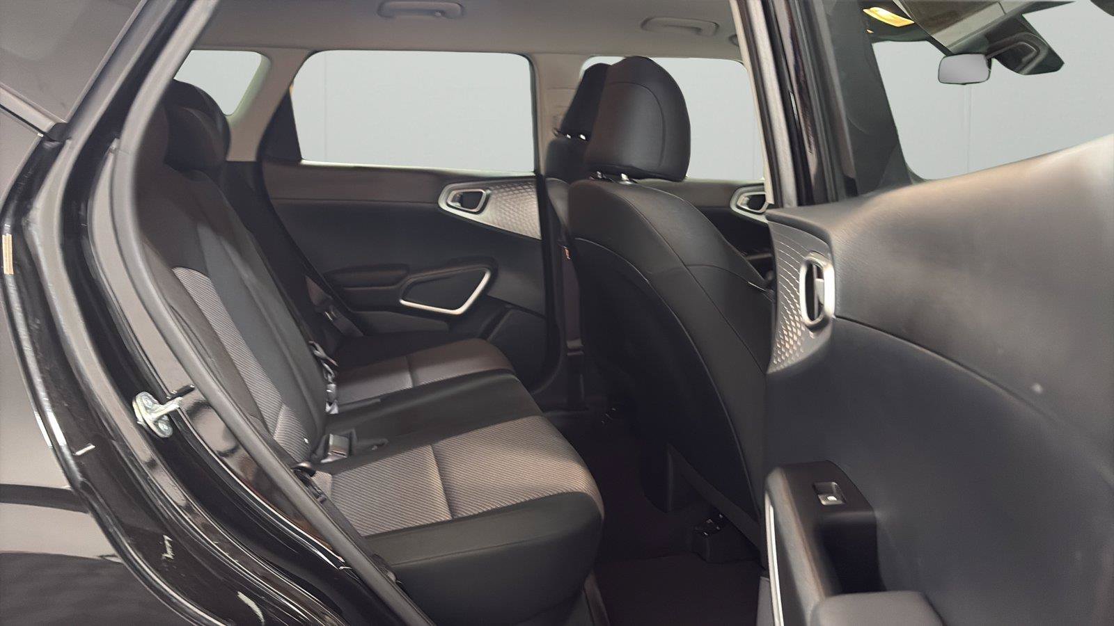 Used 2025 Kia Soul LX w/ LX Technology Package FWD image 13