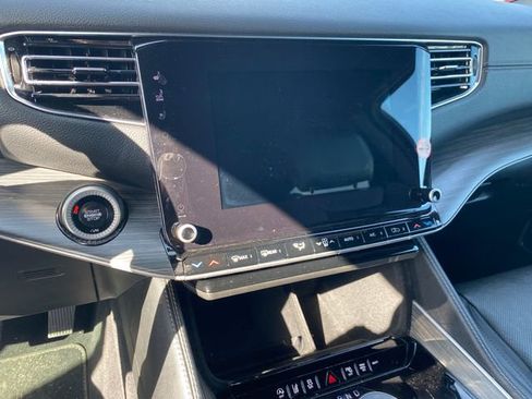 Used 2024 Jeep Wagoneer Series II image 6