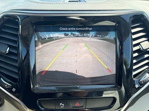 Used 2019 Jeep Cherokee Limited AWD/4WD image 33