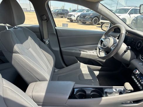 Used 2025 Hyundai Elantra SEL FWD image 30