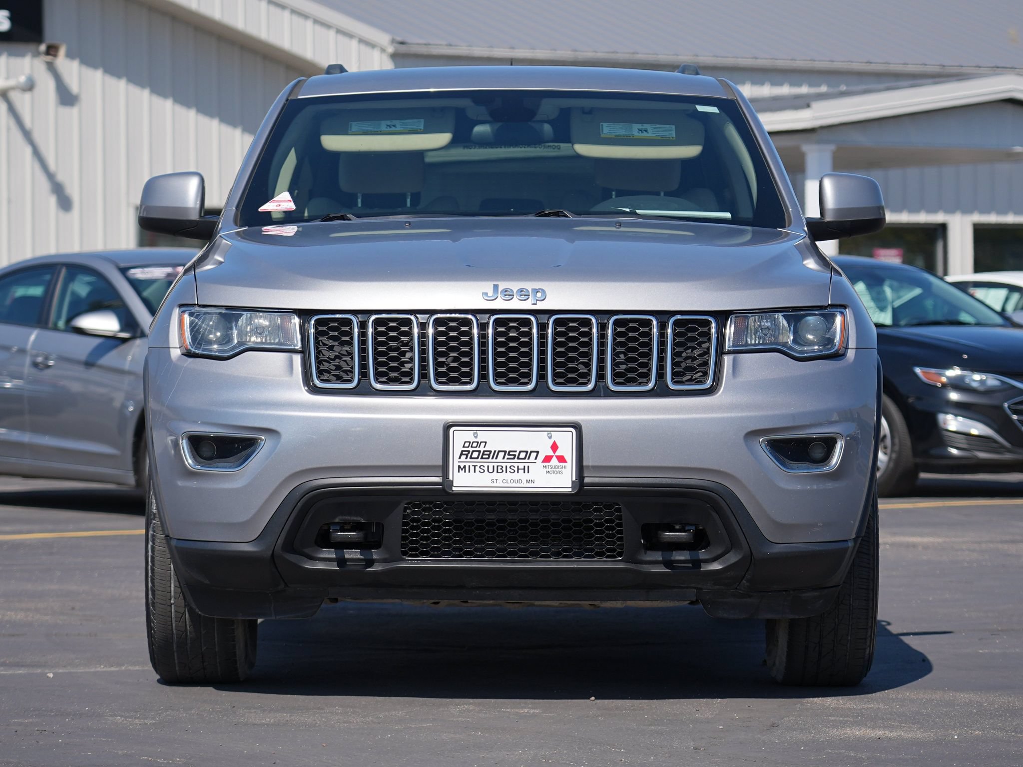 Used 2019 Jeep Grand Cherokee Laredo AWD/4WD image 9