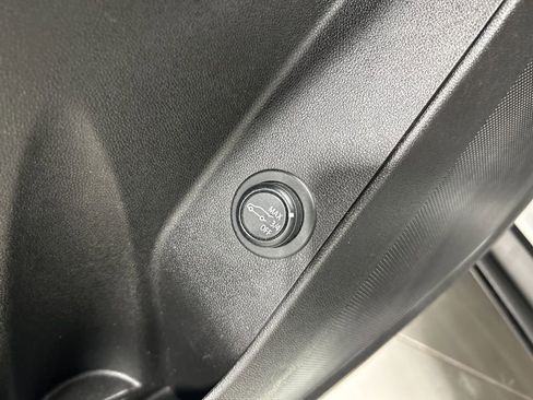 Used 2019 Chevrolet Equinox LT image 16