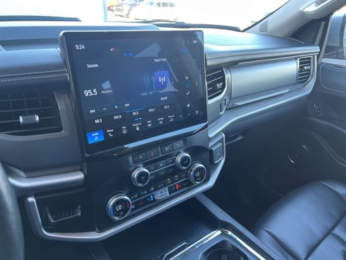 Used 2024 Ford Expedition XLT image 34