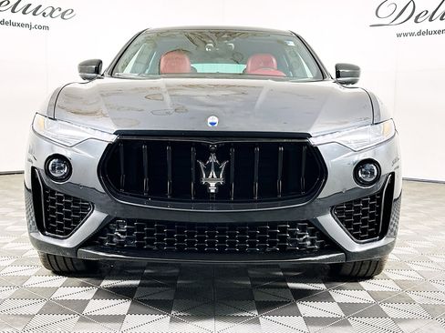 Used 2023 Maserati Levante Modena image 2