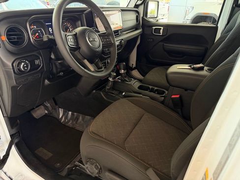 Used 2026 Jeep Gladiator Mojave AWD/4WD image 10