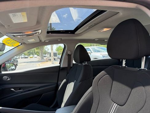 Used 2025 Hyundai Elantra SEL FWD image 39