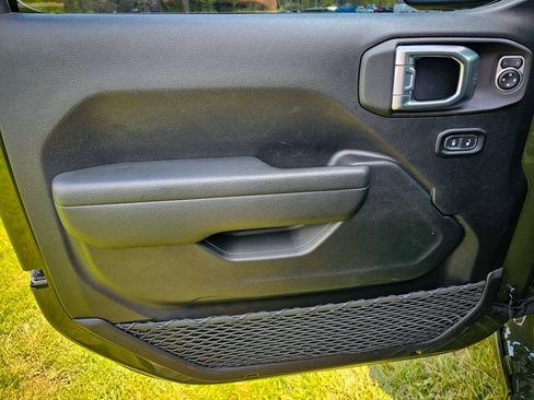 Used 2022 Jeep Wrangler Unlimited Sport AWD/4WD image 9