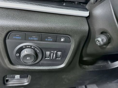 Used 2024 Jeep Grand Cherokee Trailhawk w/ Luxury Tech Group III AWD/4WD image 20