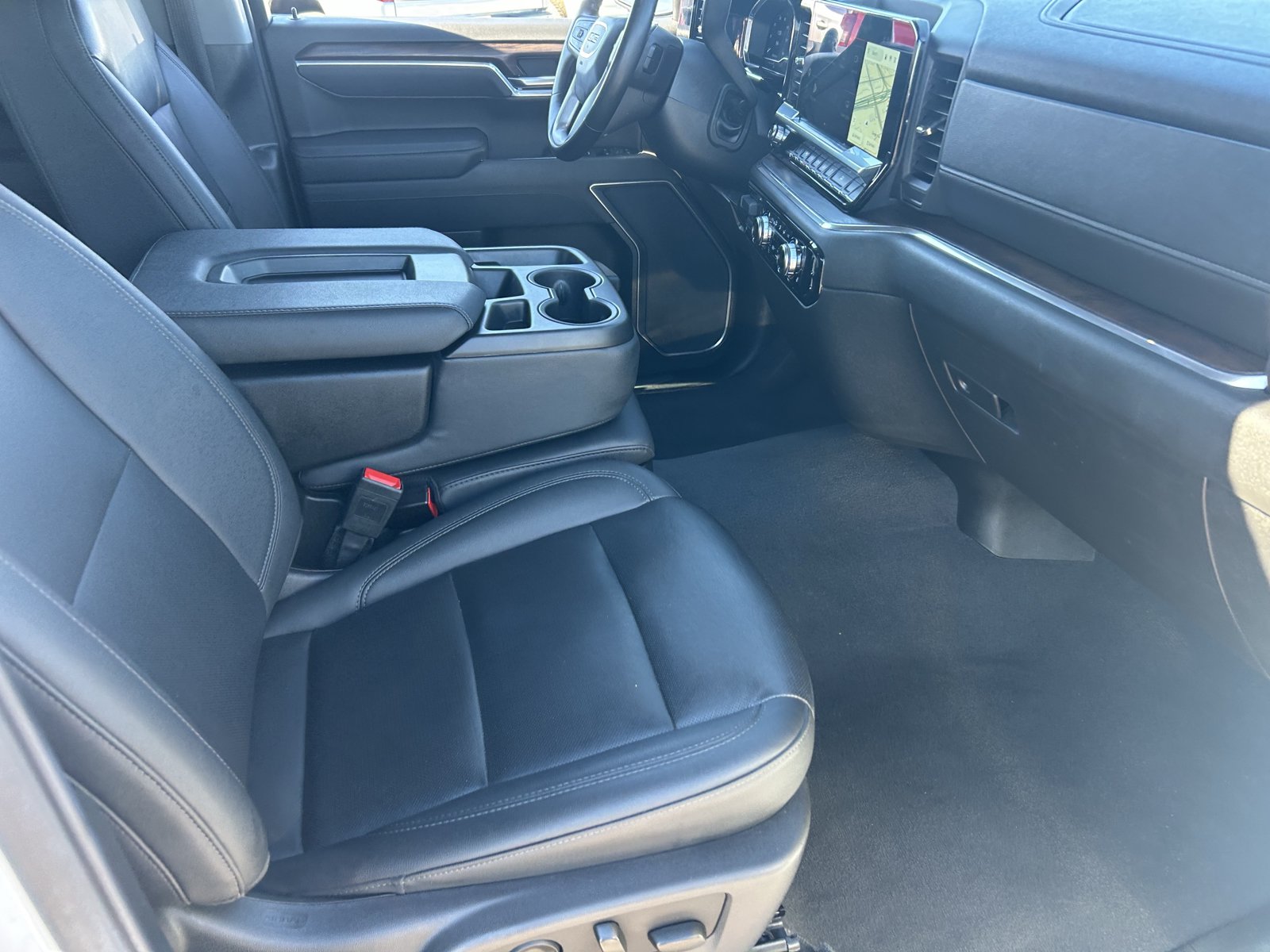 Certified 2025 GMC Sierra 1500 SLT RWD image 11