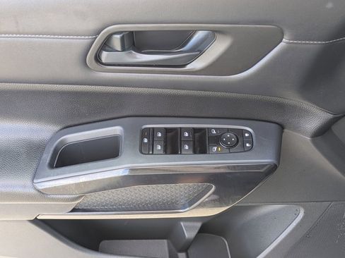 Used 2024 Nissan Pathfinder SV image 19