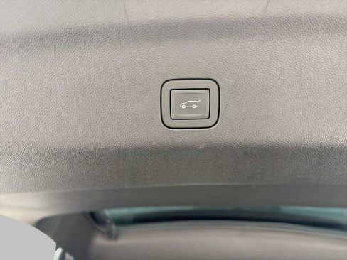 Used 2025 Chevrolet Tahoe LT w/ Comfort Package image 8