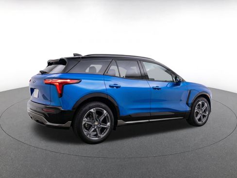 Used 2025 Chevrolet Blazer LT FWD image 8