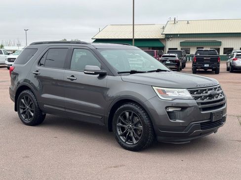 Used 2018 Ford Explorer XLT w/ Equipment Group 202A AWD/4WD image 29
