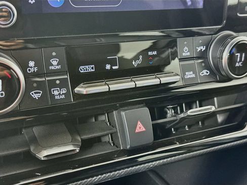 Used 2023 Toyota Highlander XSE FWD image 19
