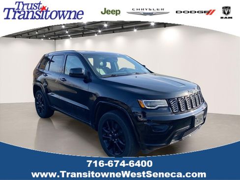 Used 2022 Jeep Grand Cherokee Laredo X AWD/4WD image 1