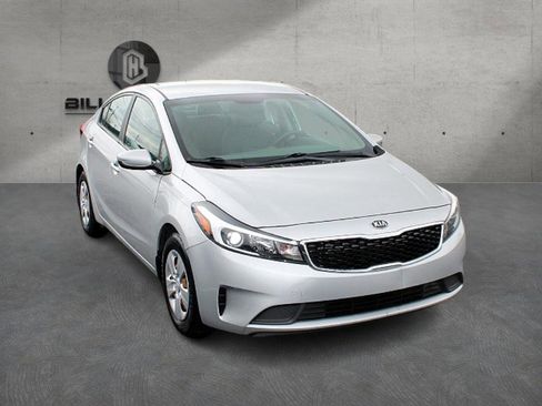 Used 2018 Kia Forte LX w/ LX Popular Package image 3