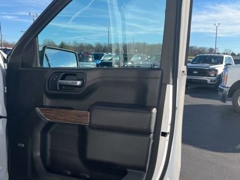 Used 2019 Chevrolet Silverado 1500 High Country w/ Technology Package AWD/4WD image 29
