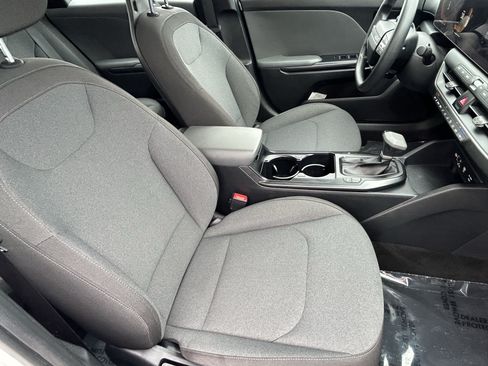 Used 2025 Kia K4 FWD image 10