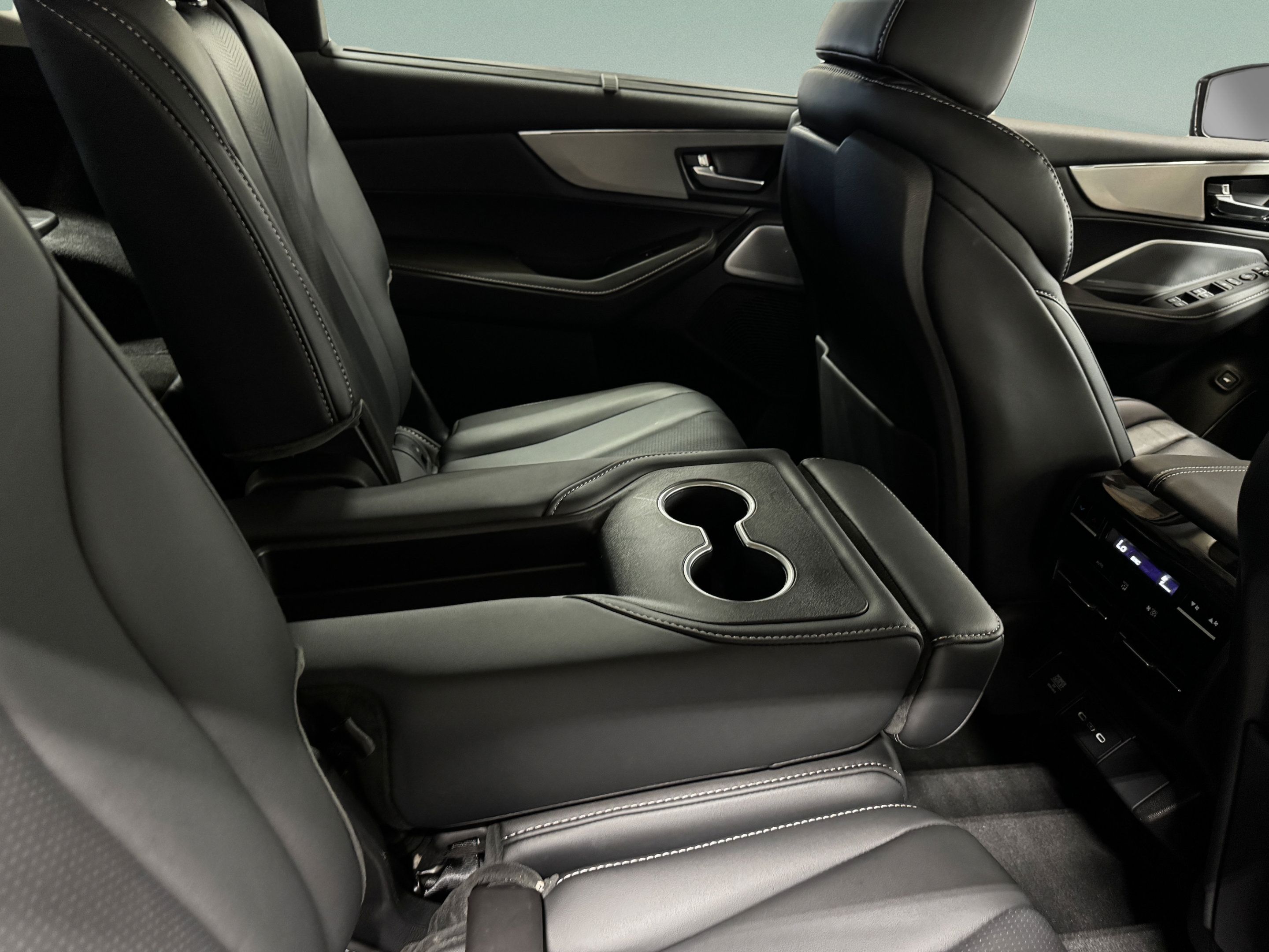 Certified 2026 Acura MDX w/ Technology Package FWD image 34