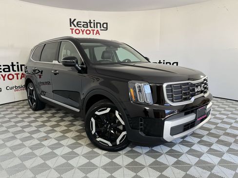 Used 2025 Kia Telluride S FWD image 3
