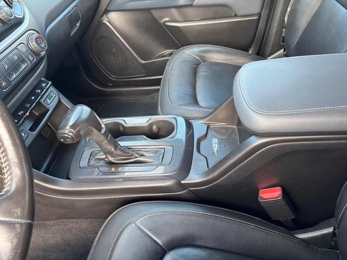 Used 2021 Chevrolet Colorado Z71 w/ Safety Package AWD/4WD image 17