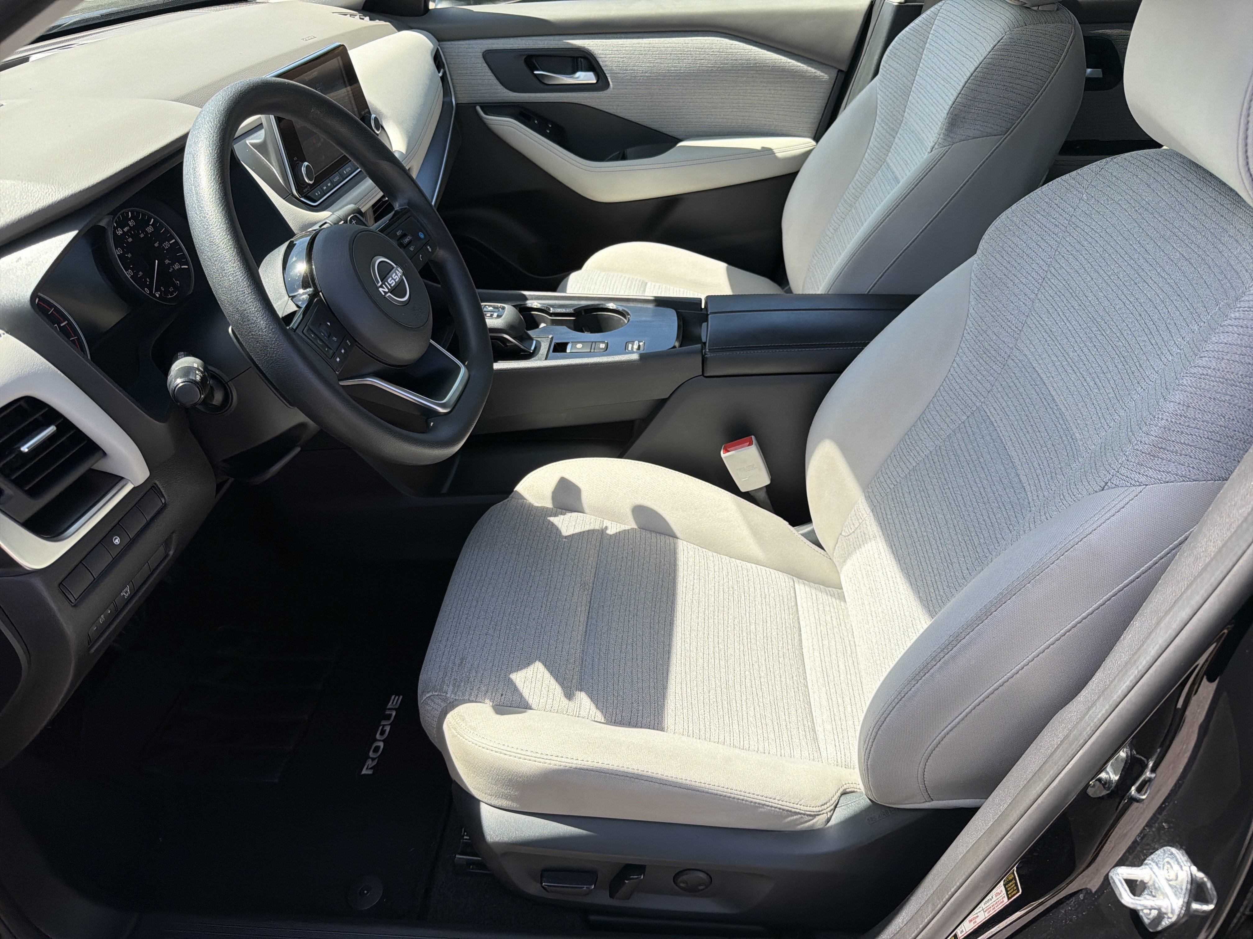 Used 2023 Nissan Rogue SV FWD image 19
