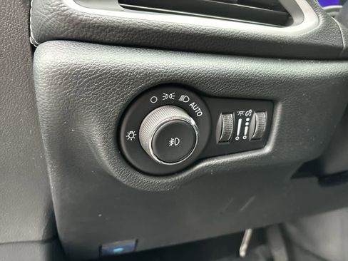 New 2026 Chrysler Pacifica Select w/ S Appearance Package FWD image 12