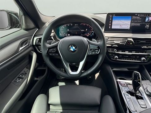 Certified 2021 BMW 530e xDrive w/ Premium Package AWD/4WD image 13