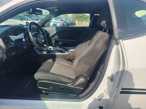 Used 2017 Dodge Challenger SXT image 21